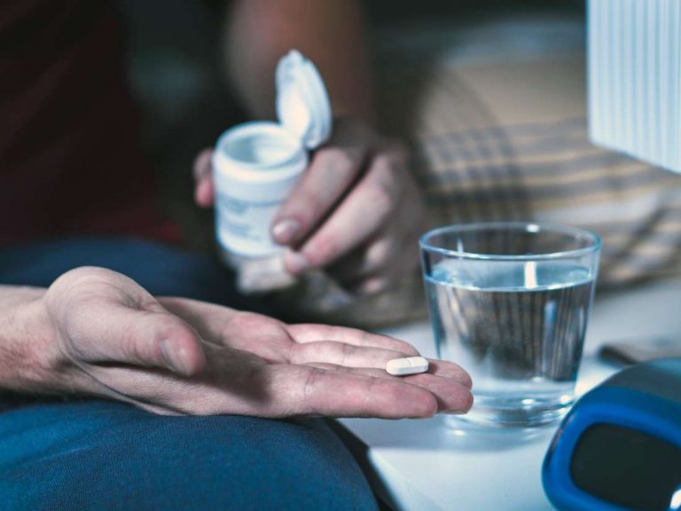 How to get rid of a toothache at night